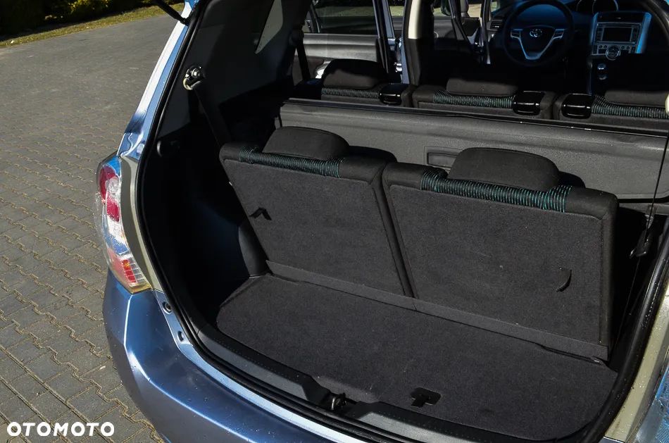 Toyota Verso 1.6 Premium 7os - 23