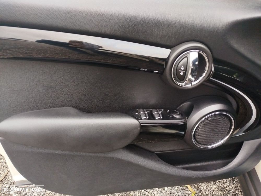 MINI 5 Portas Cooper D Auto - 27