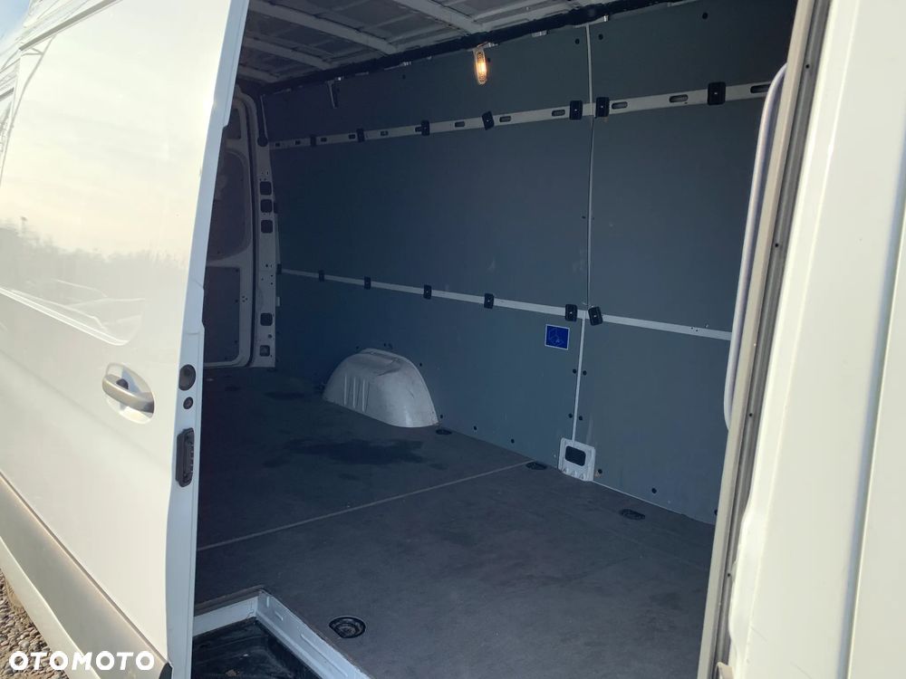 Mercedes-Benz Sprinter - 13