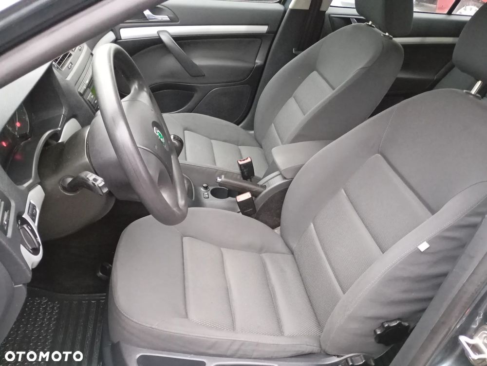 Skoda Octavia 1.6 Combi Ambiente - 32