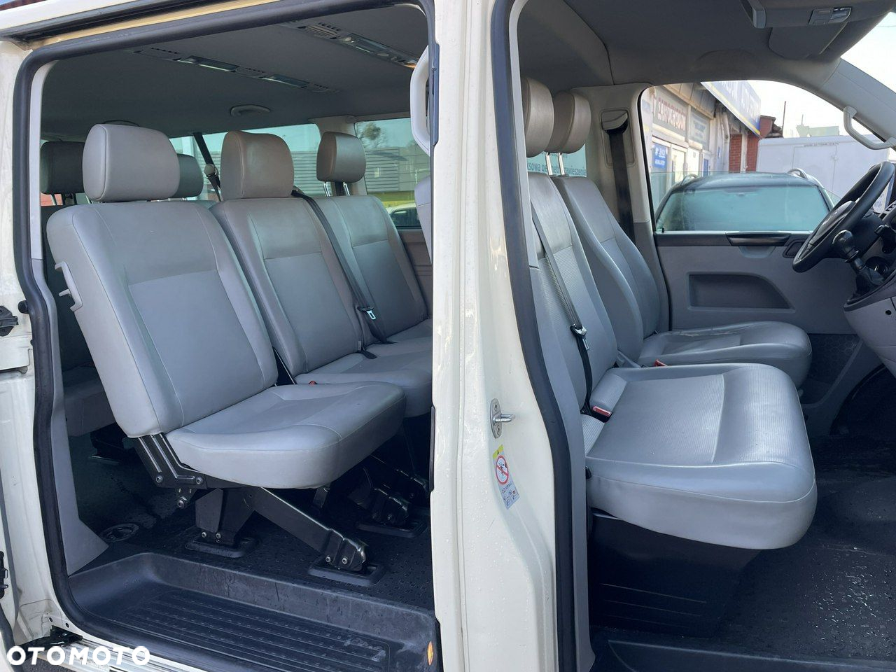 Volkswagen Caravelle - 14