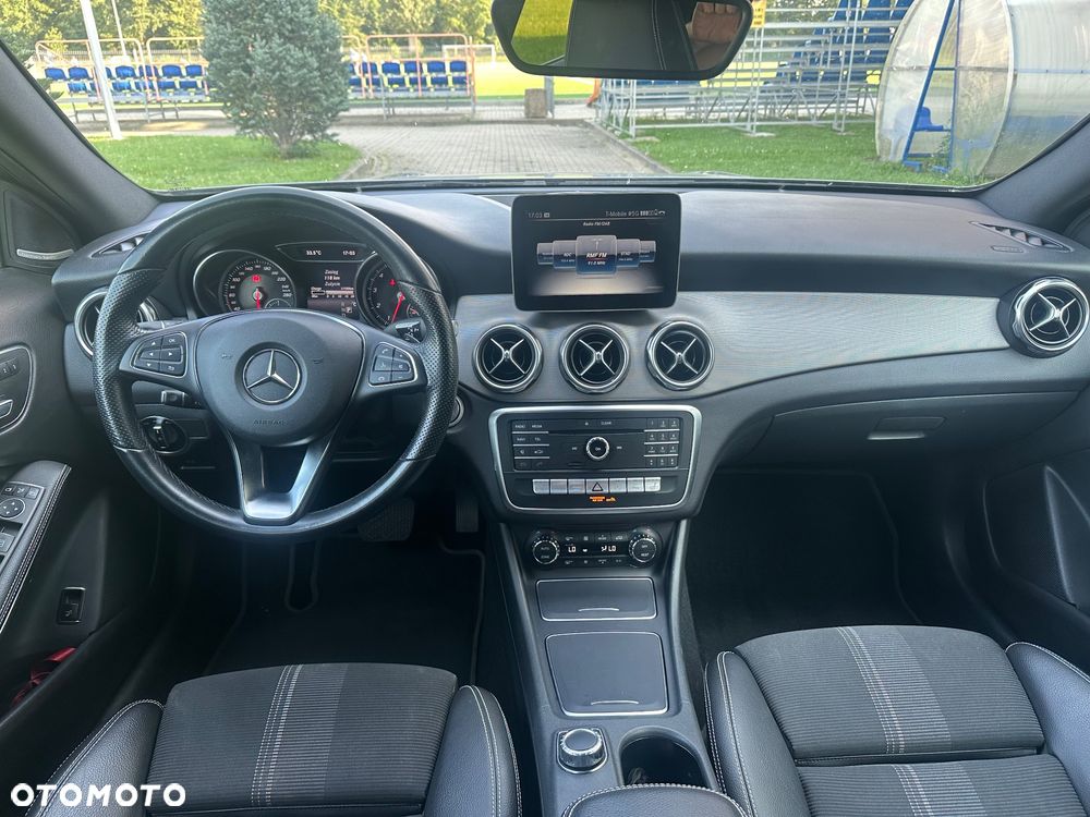 Mercedes-Benz GLA 200 7G-DCT Style - 12