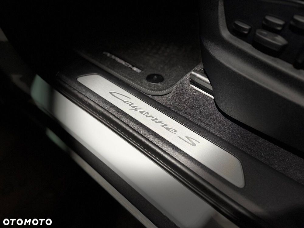 Porsche Cayenne - 24