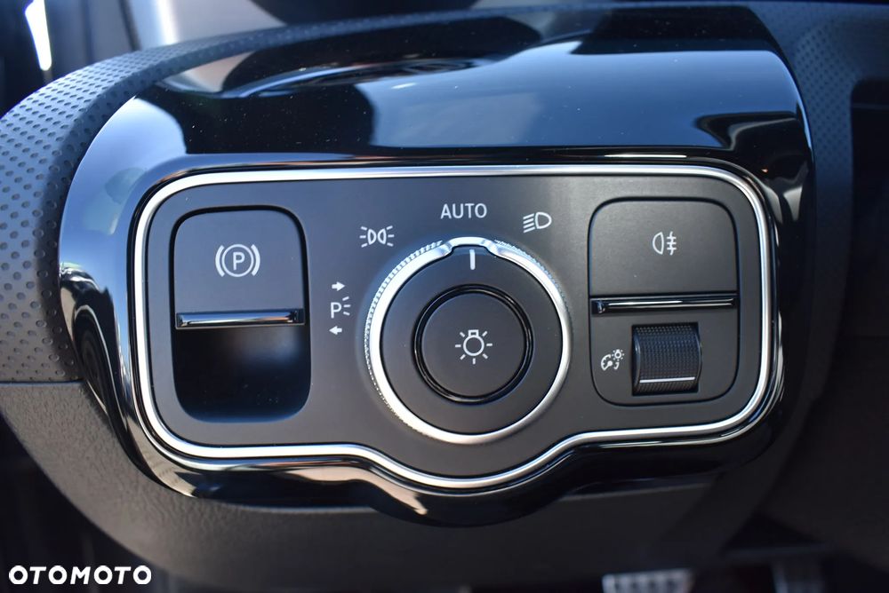 Mercedes-Benz CLA 200 7G-DCT - 24