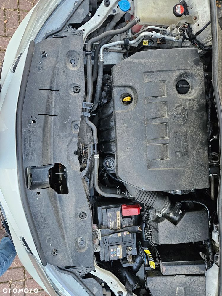 Toyota Avensis 2.0 Premium MS - 9