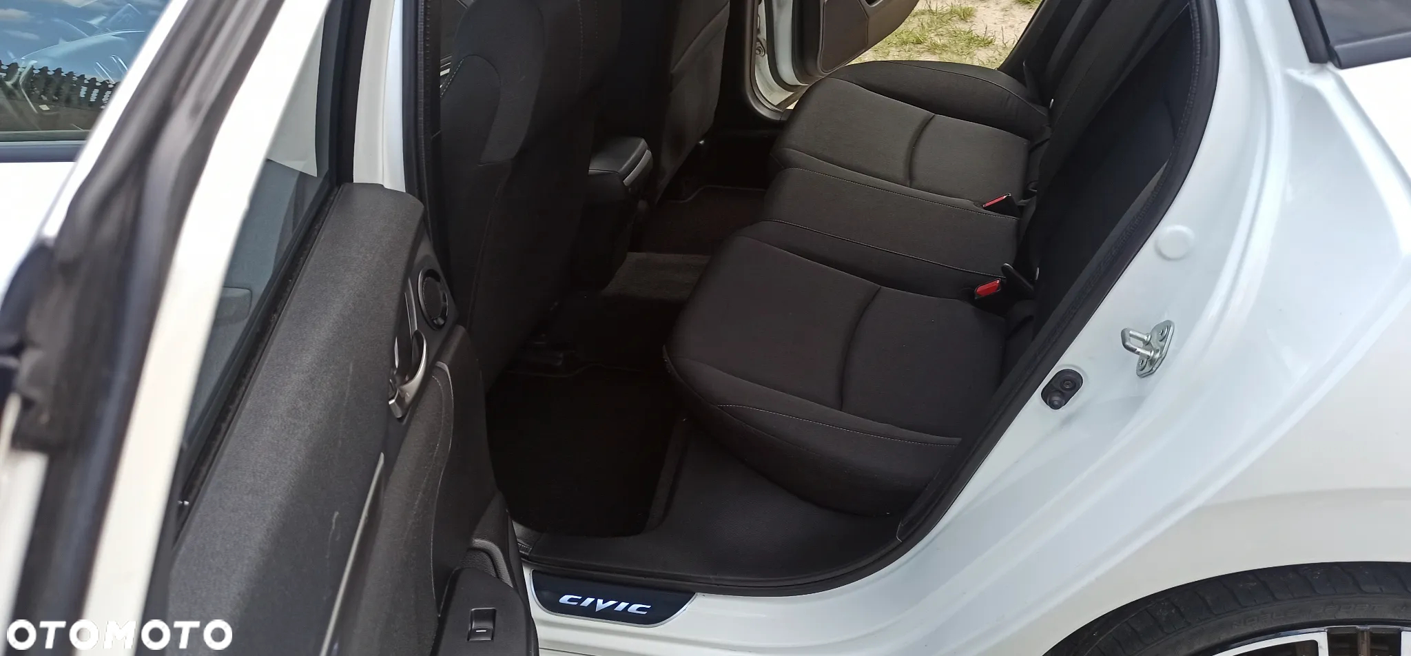 Honda Civic 1.6 i-DTEC Executive Black Edition - 13