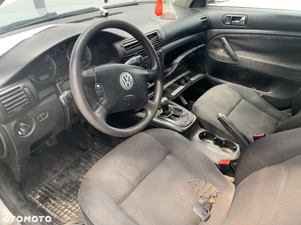 VW VOLKSWAGEN PASSAT 2003 *SAMOCHÓD NA CZĘŚCI* 1600MASKA, LAMPA, DRZWI, LUSTERKO, ZDERZAK, GRILL, BŁOTNIK, KLAPA, BELKA, DESKA, FOTELE, KANAPA, ĆWIARTKA KIEROWNICA, TARCZE, ZACISKI, ZAWIESZENIE, KOMPLETNY PRZÓD, KOMPLETNY TYŁ, LICZNIK, ZEGARY, PRAWE LEWE PRZÓD TYŁ - 5
