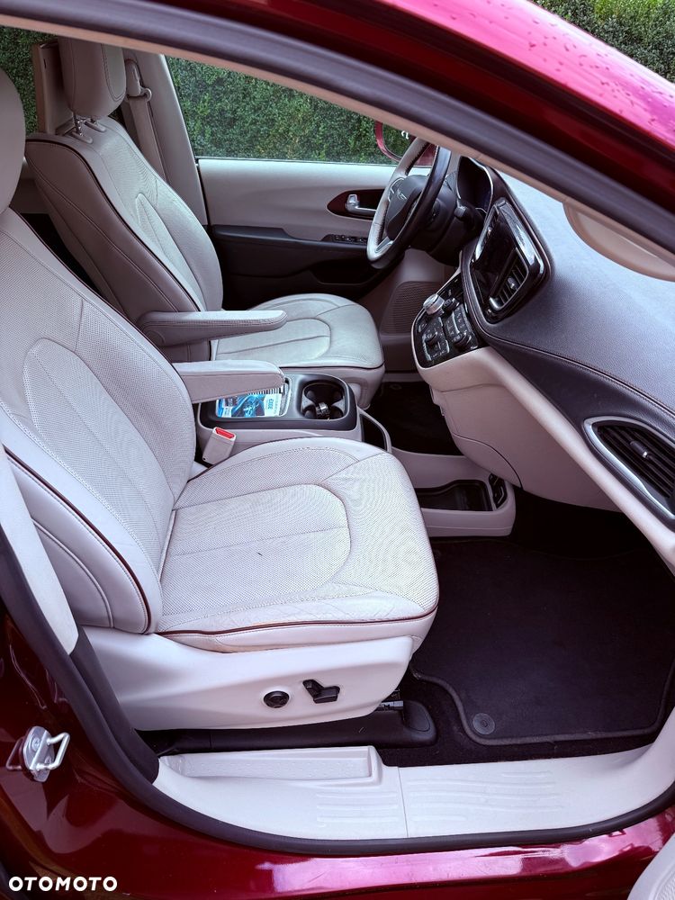 Chrysler Pacifica - 8