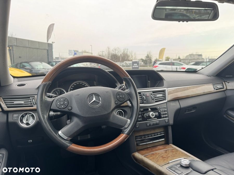 Mercedes-Benz Klasa E 350 4-Matic - 11