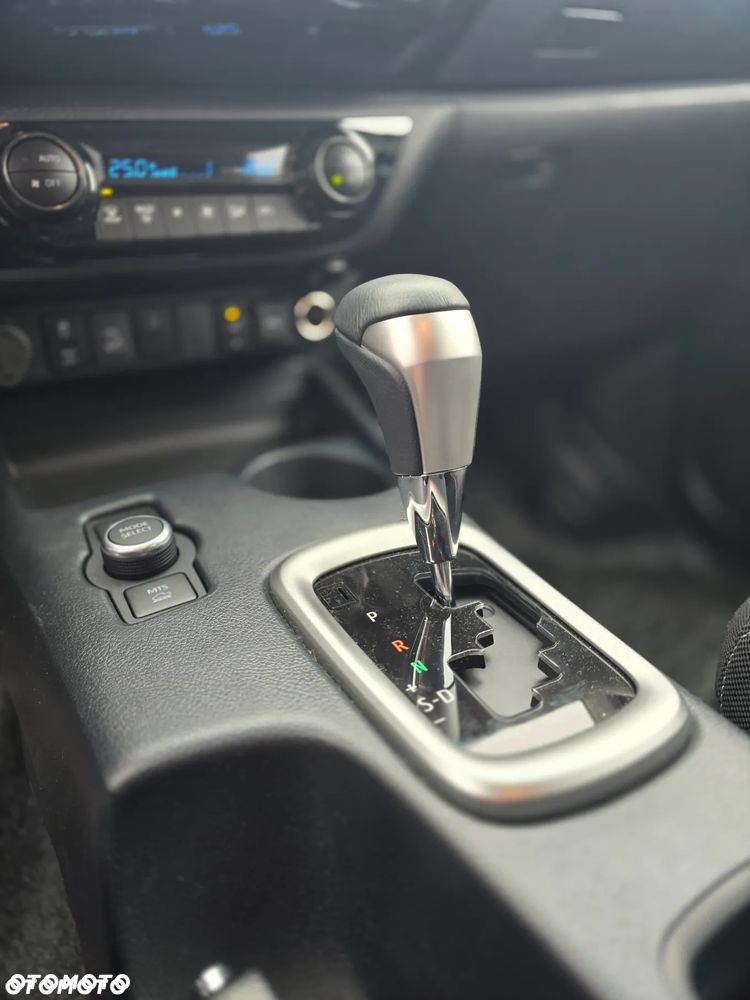 Toyota Hilux 2.8 D-4D Double Cab SR5+ 4x4 - 32