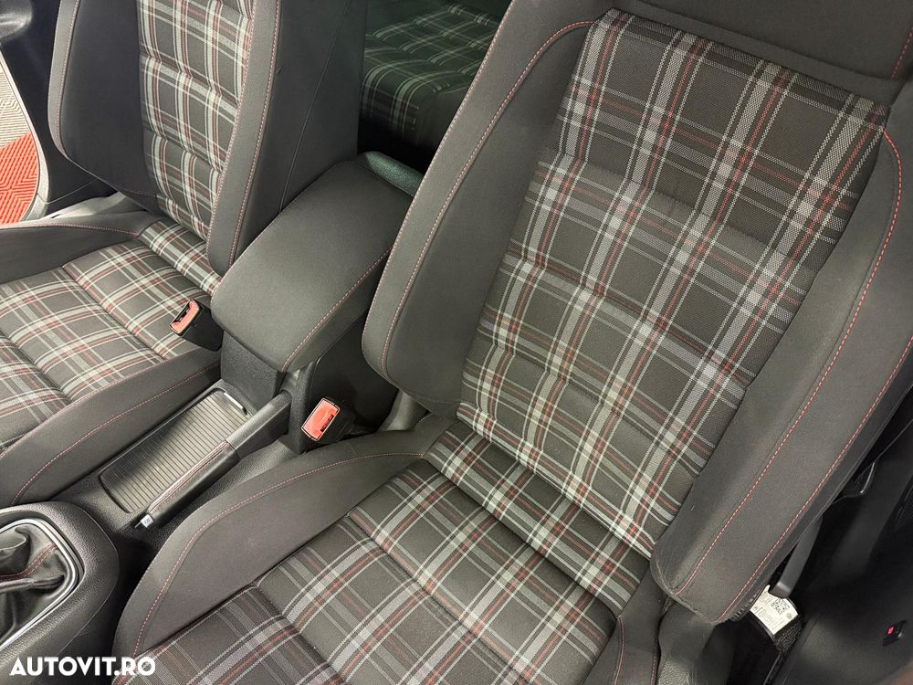 Volkswagen Golf 2.0 GTI - 10