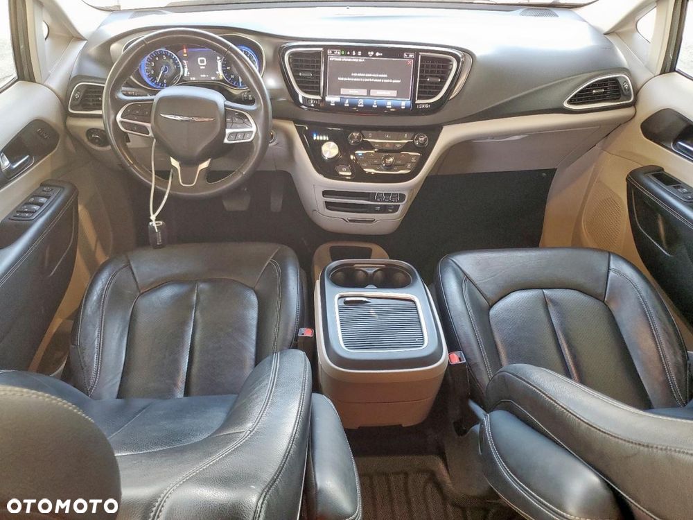 Chrysler Pacifica - 8