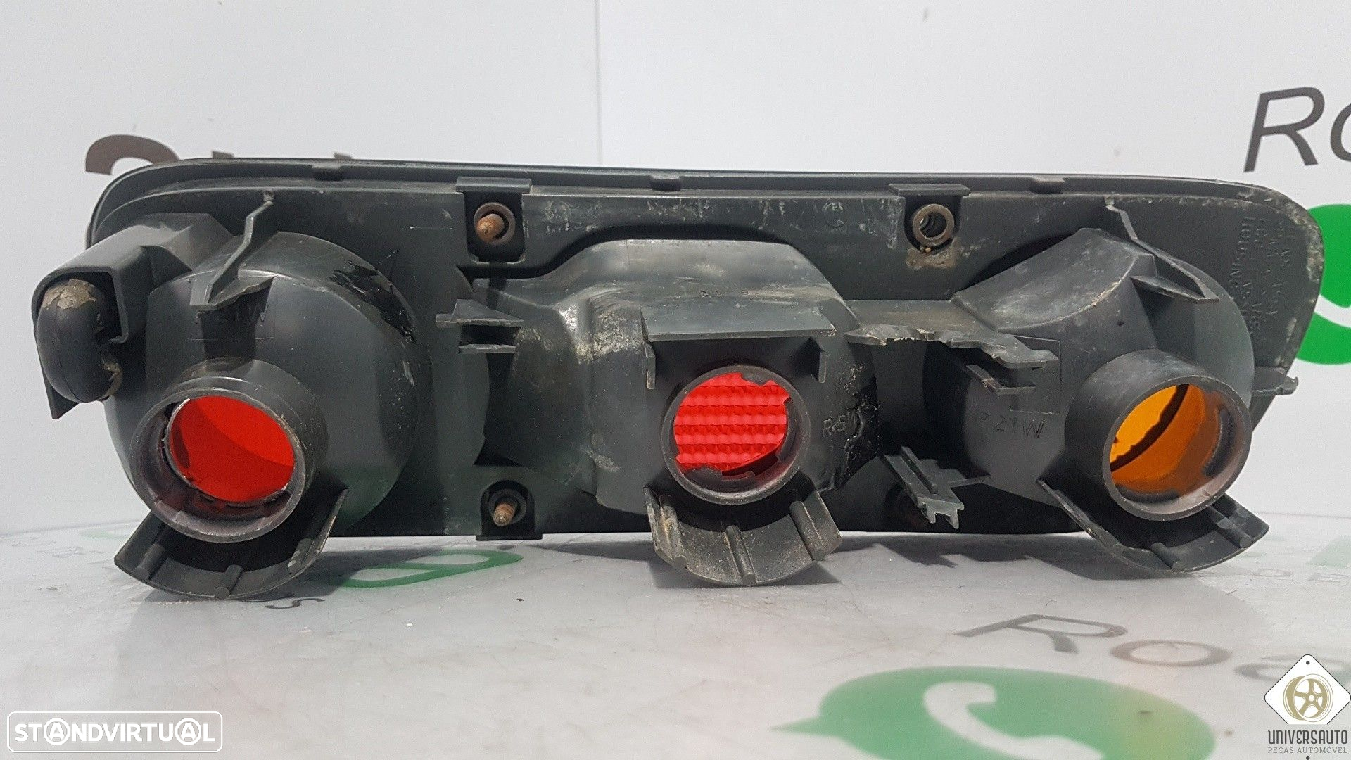 FAROLIM TRASEIRO ESQUERDO PARA-CHOQUES NISSAN TERRANO II 2001 - 4