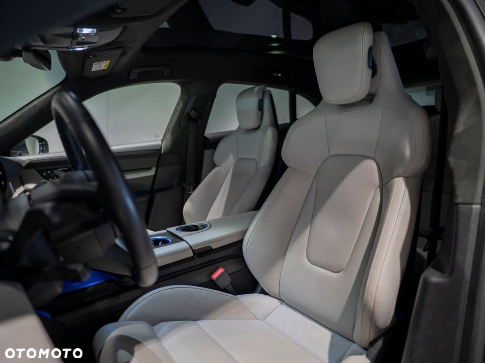 Porsche Taycan Turbo S - 17