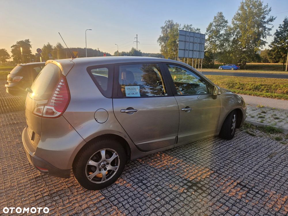 Renault Scenic 1.9 dCi Privilege - 6