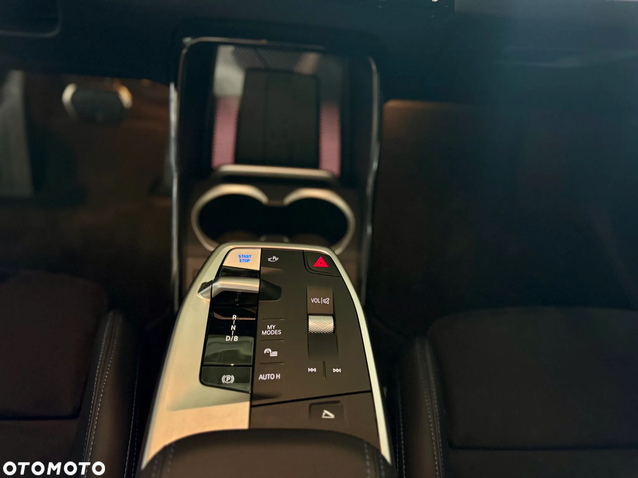BMW iX2 eDrive20 66.5kWh M Sport - 29