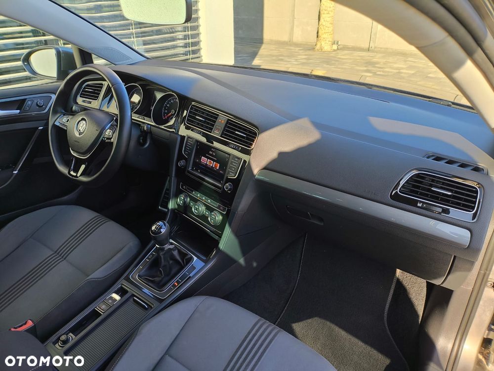 Volkswagen Golf - 17