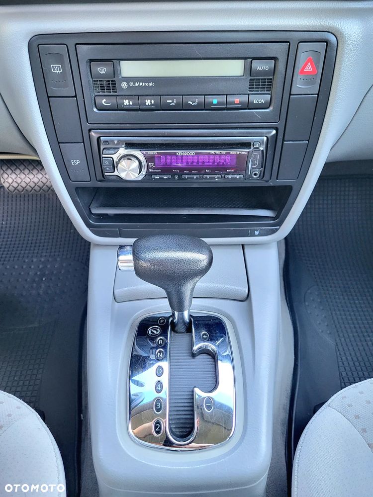 Volkswagen Passat 1.8T Basis Tiptr - 22