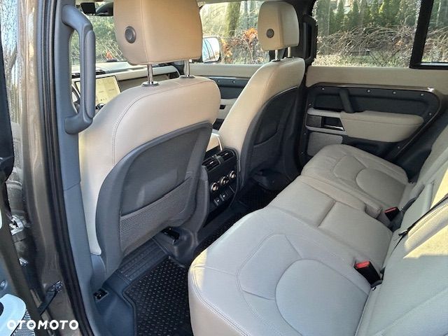 Land Rover Defender - 21