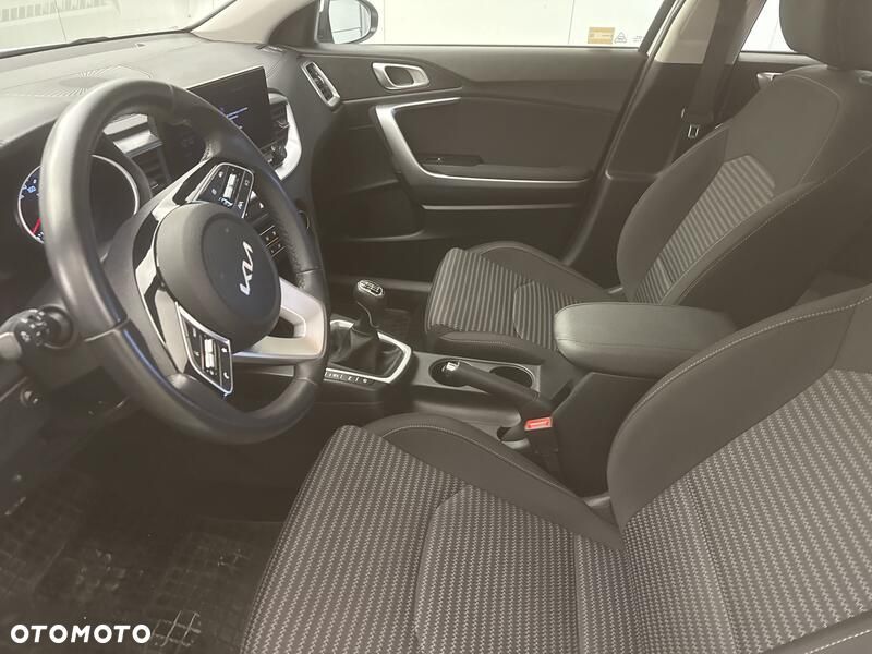 Kia Ceed 1.5 T-GDI M - 11