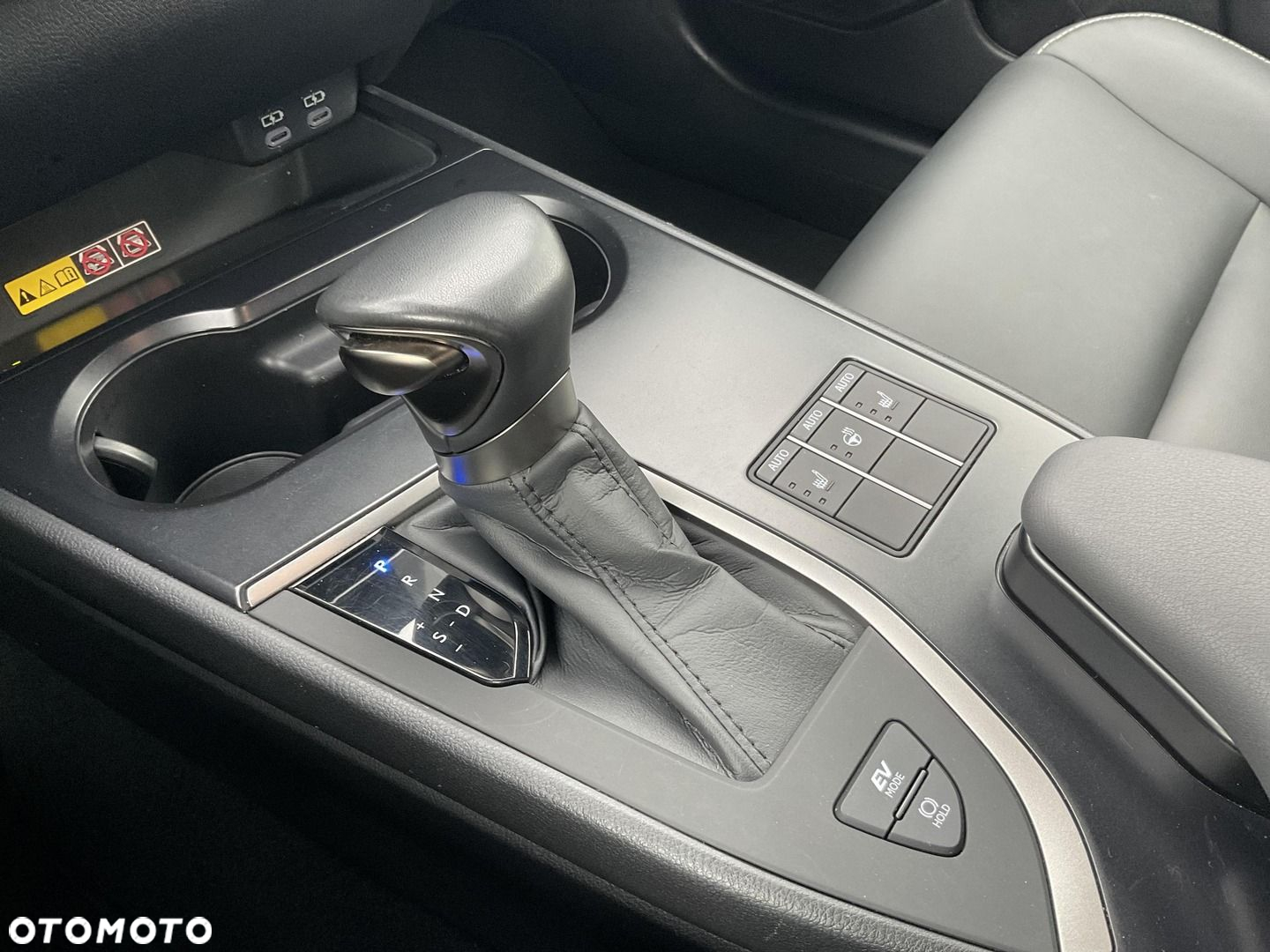 Lexus UX - 22