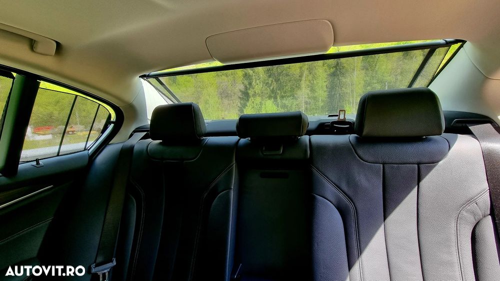 BMW Seria 5 530e Aut. Luxury Line - 36