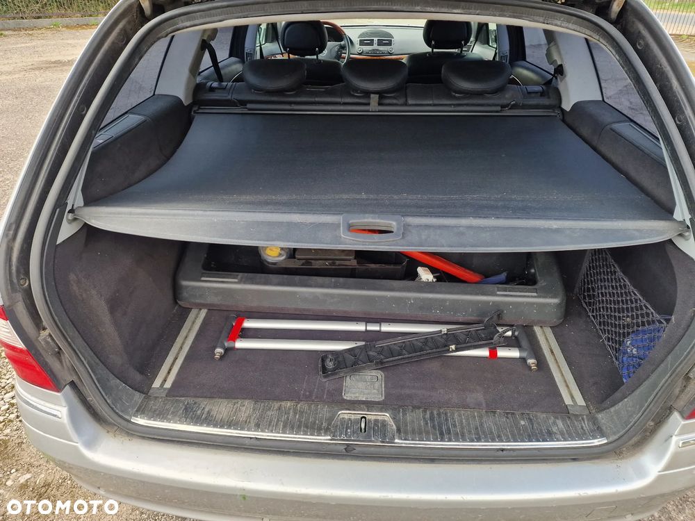 Mercedes-Benz Klasa E 320 T 4Matic Elegance - 11