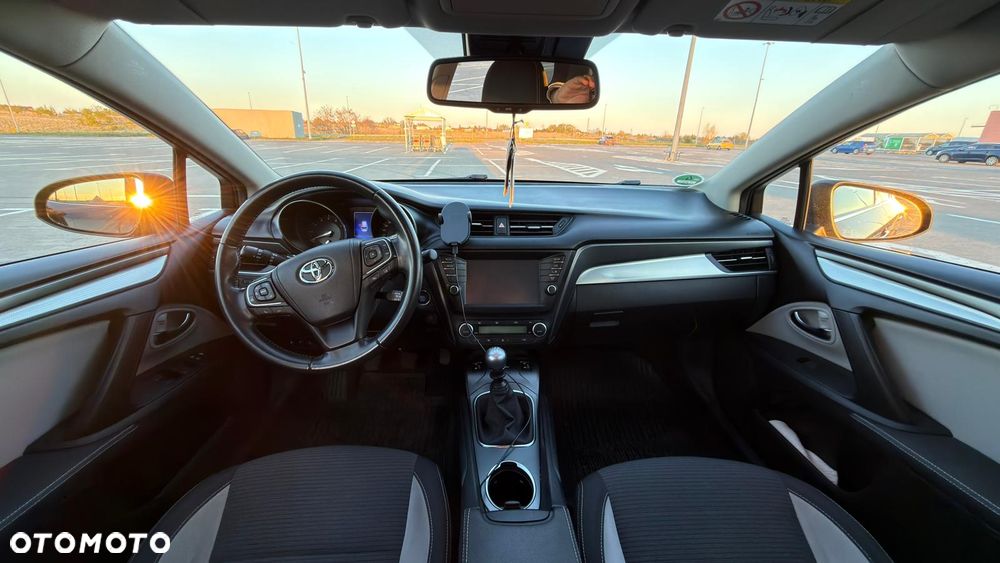 Toyota Avensis Touring Sports 1.8 Team Deutschland - 9