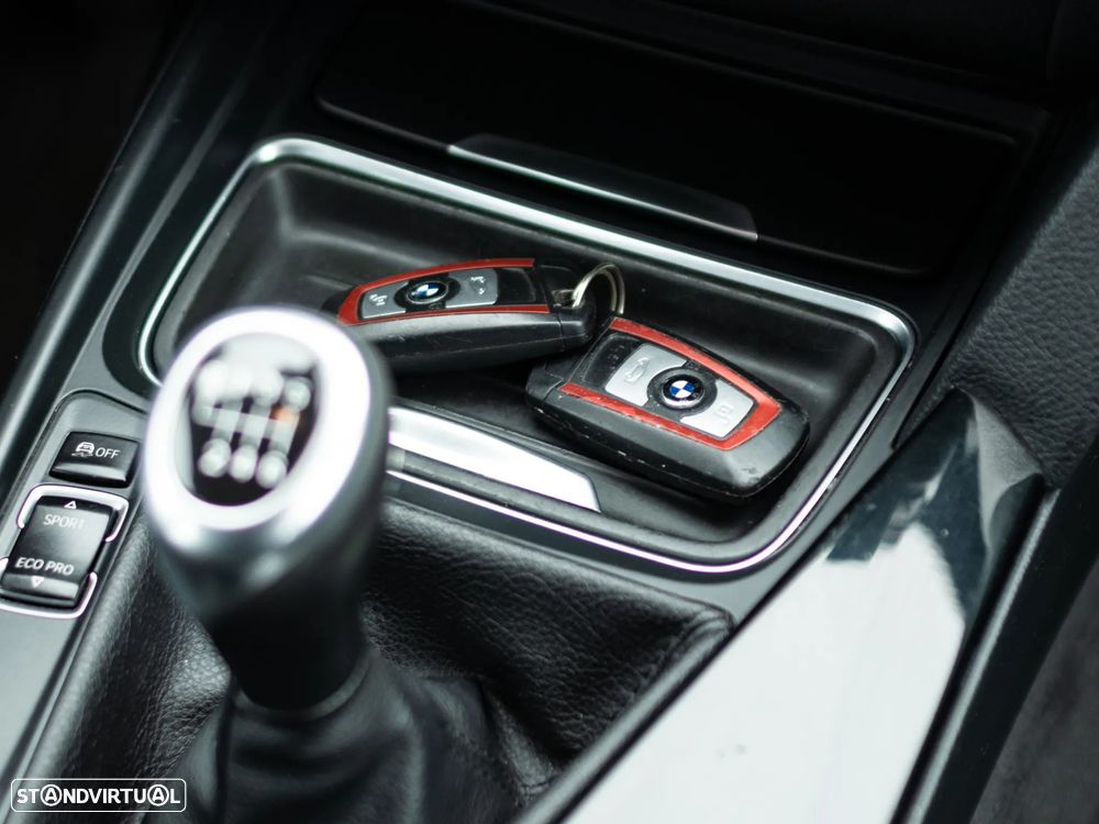 BMW 318 d Sport Line - 10