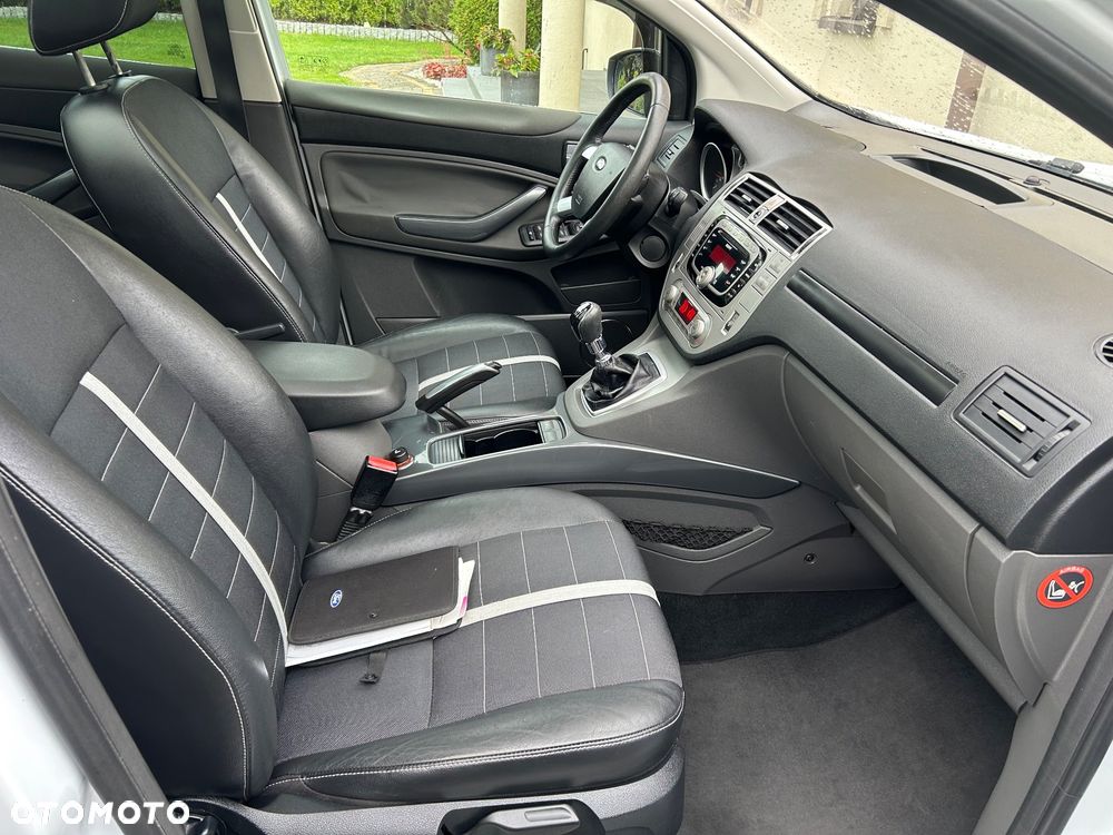 Ford Kuga 2.0 TDCi 2x4 Titanium - 27