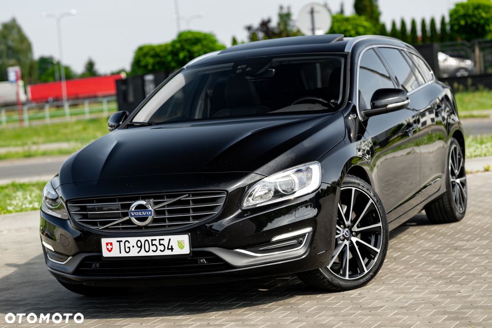 Volvo V60 D6 AWD Plug-in Hybrid Summum - 4