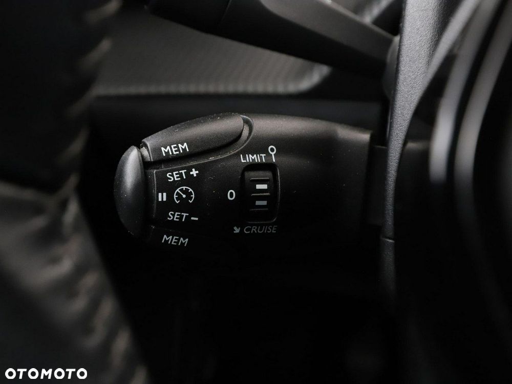 Peugeot 208 PureTech 100 Active - 33