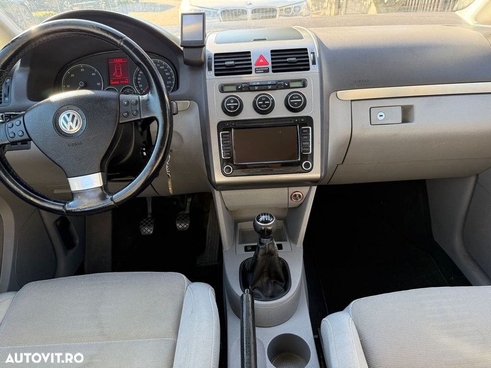 Volkswagen Touran - 6