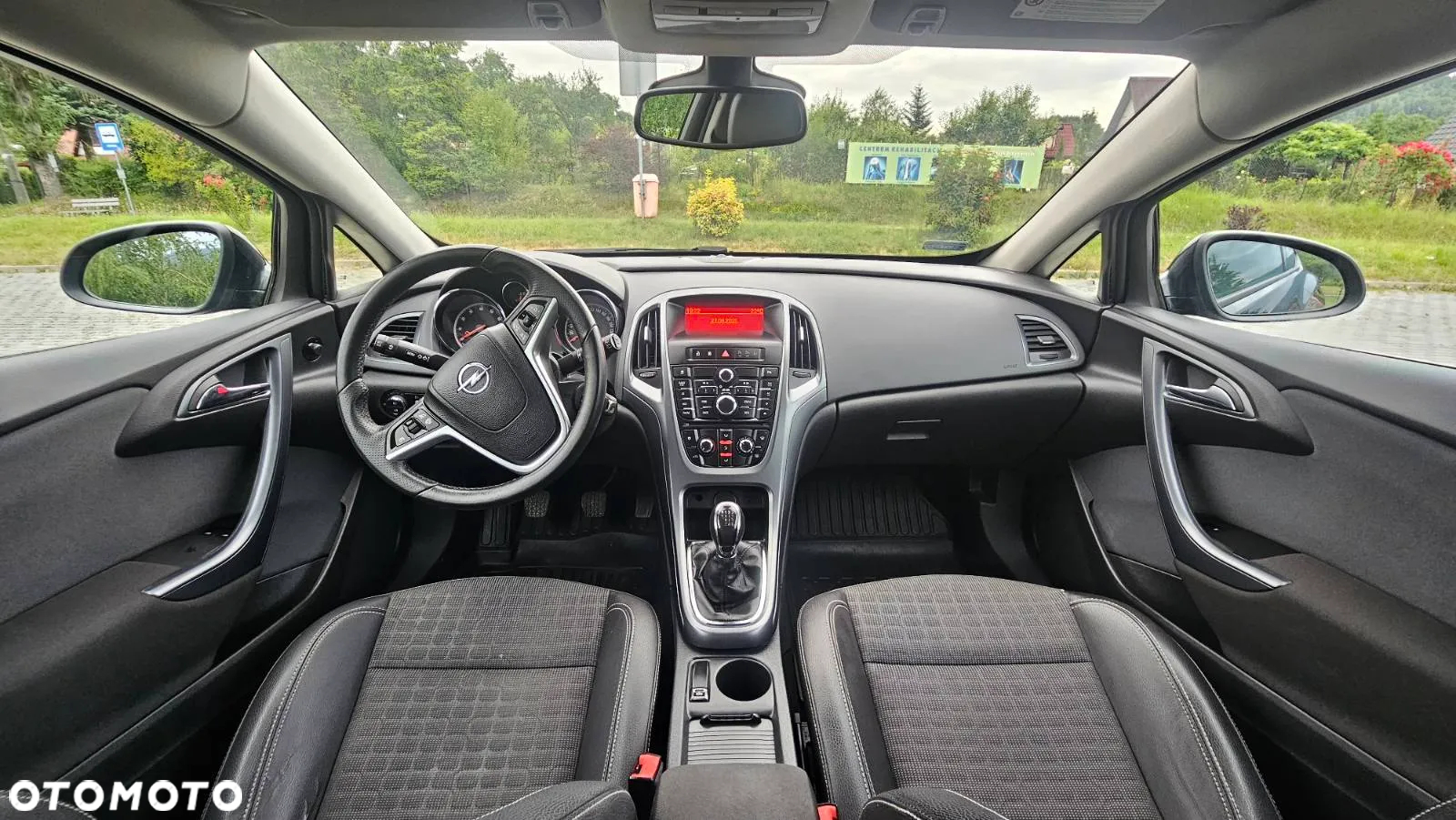 Opel Astra GTC 1.6 Turbo Edition - 8