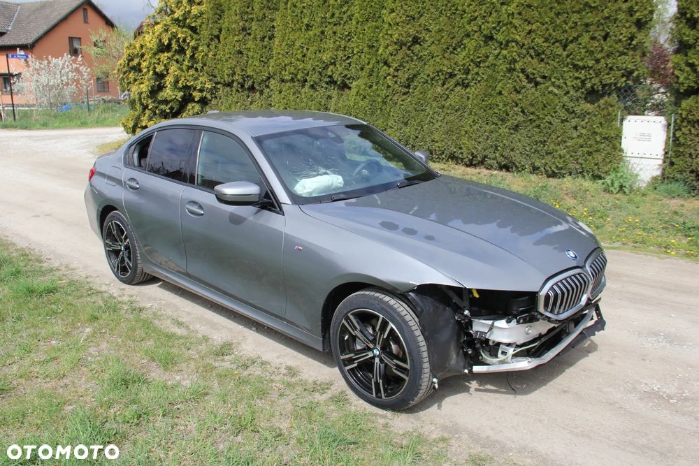 BMW Seria 3 330e M Sport - 6