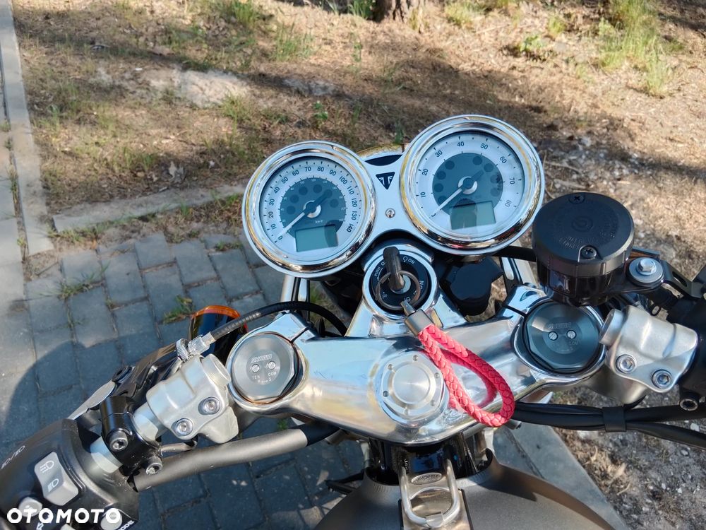 Triumph Thruxton - 11