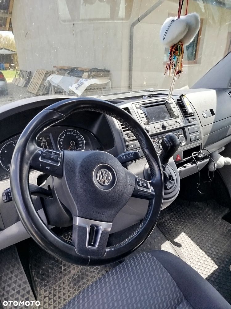 Volkswagen Caravelle - 1