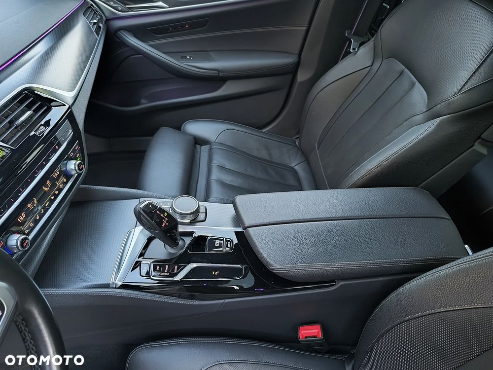 BMW Seria 5 530d xDrive M Sport Edition - 23