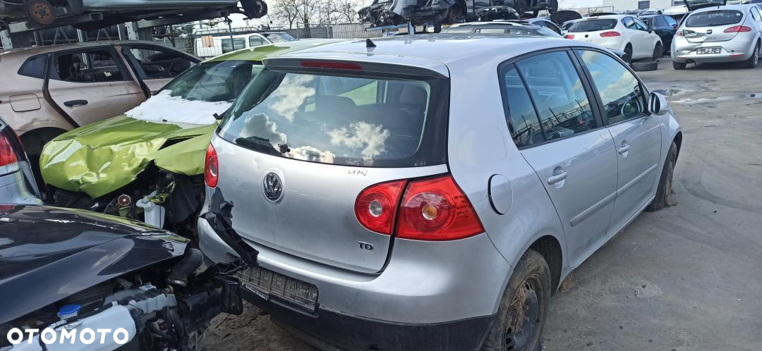 Gol V 5 1,9 Tdi silnik 105km BXE skrzynia GQQ LKIER OZNACZENIE LA7W  Auto z przeznaczenie na części mechaniczne blacharskie zawieszenia - 4