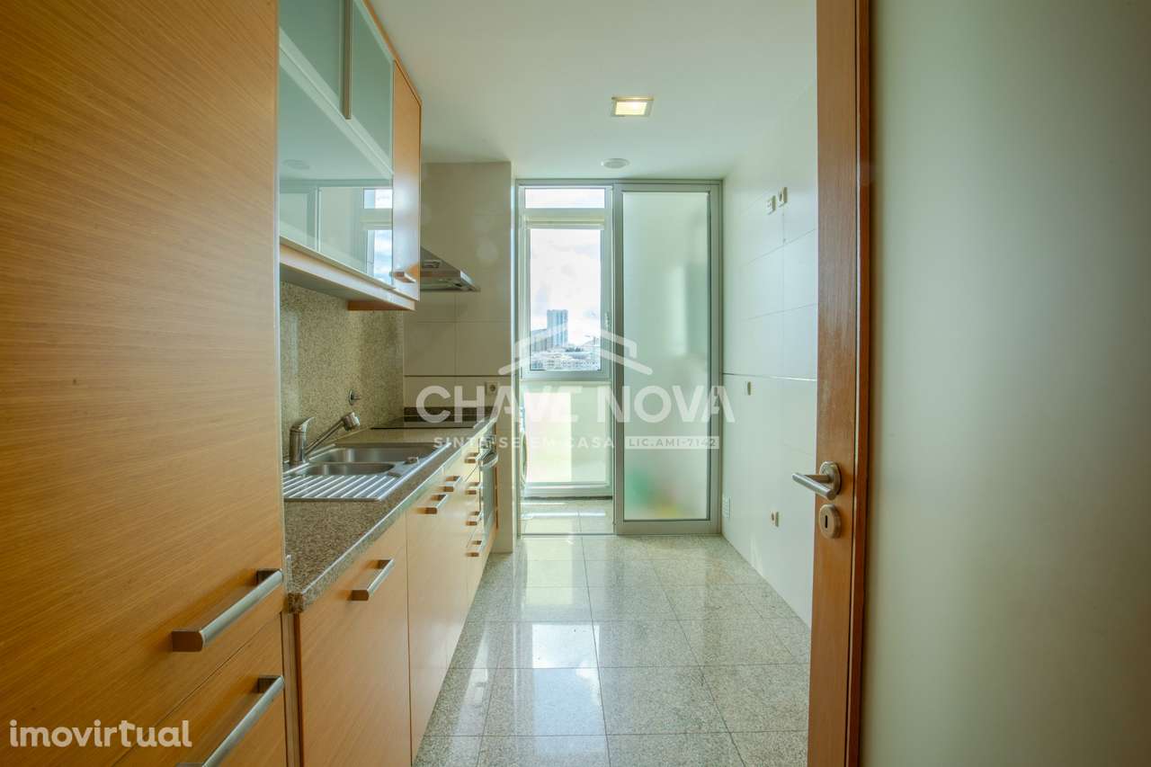 T2 c/ Garagem Box em Santa Marinha (Gaiashopping) - Grande imagem: 5/27