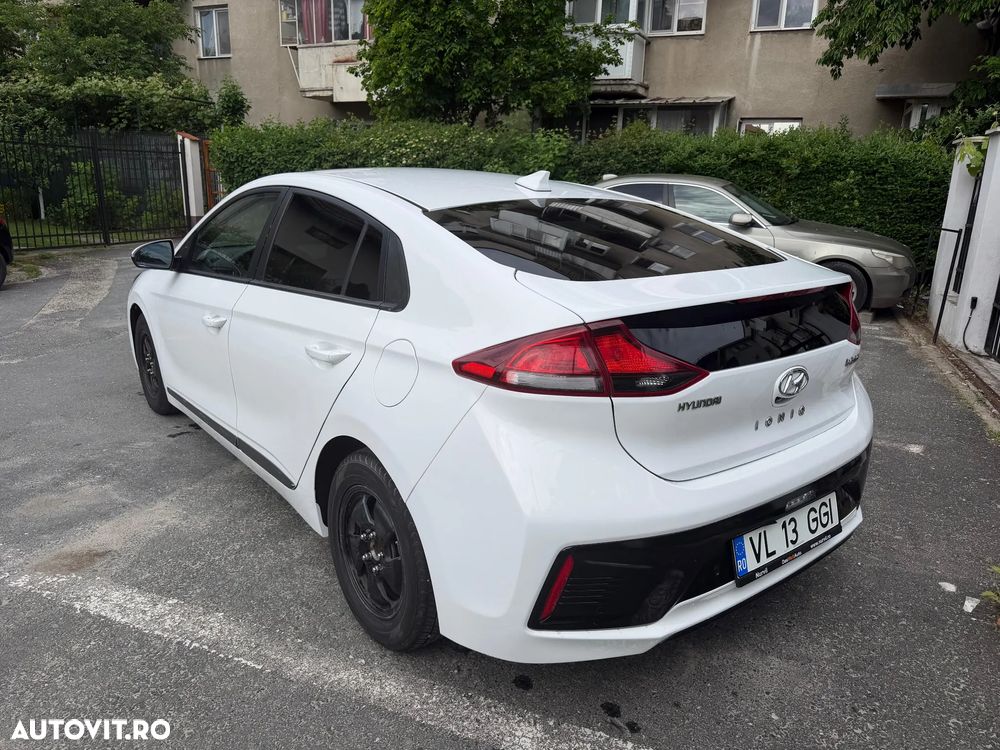 Hyundai IONIQ - 12