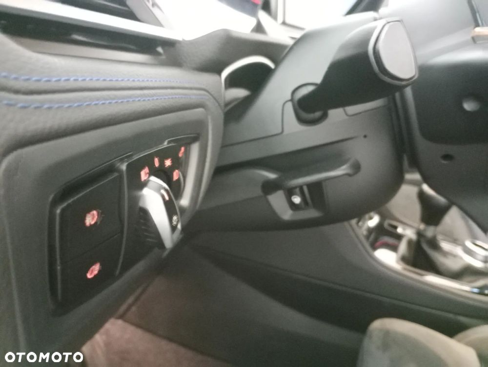 BMW Seria 2 218d - 10