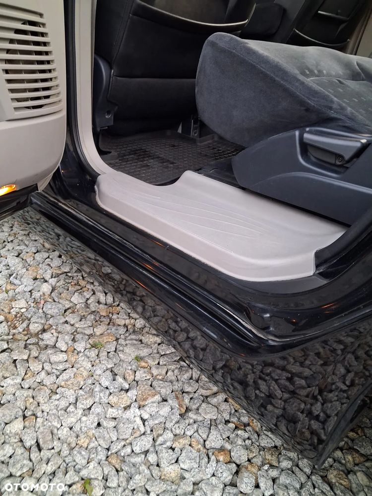 Mitsubishi Grandis - 10