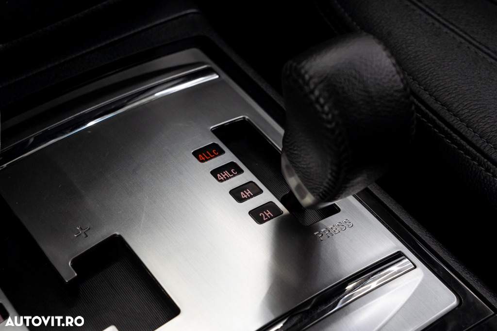 Mitsubishi Pajero 3.2 DI-D Automatik Top - 31