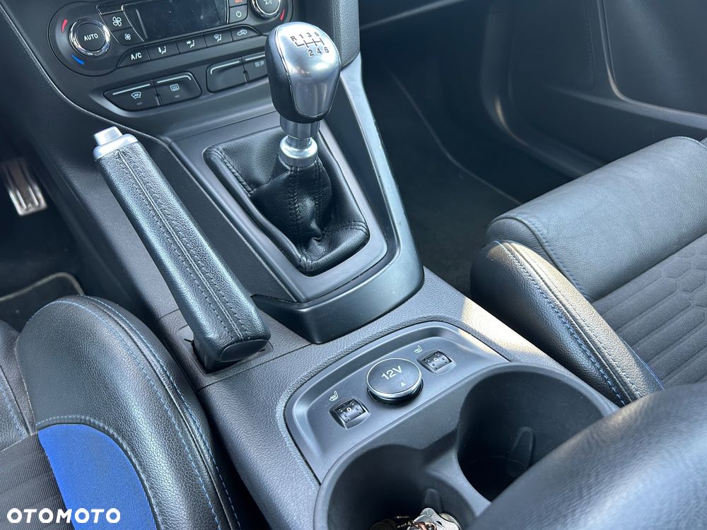 Ford Focus ST - 15