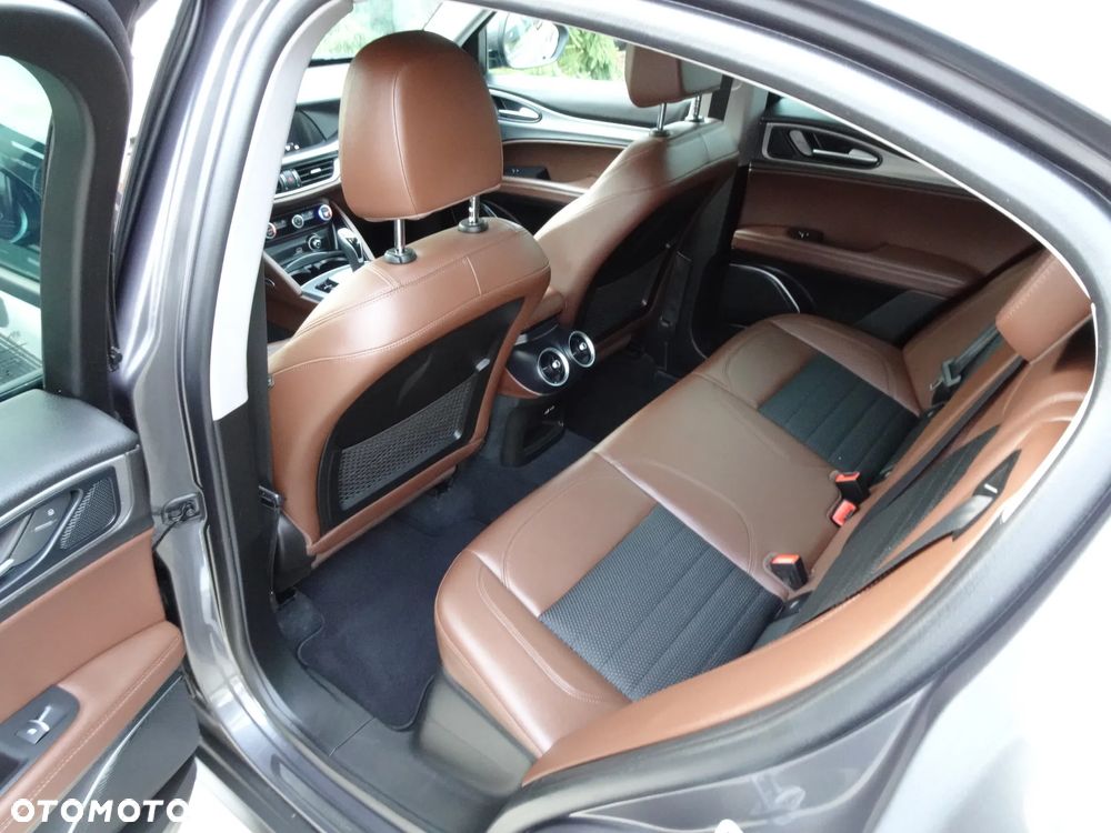 Alfa Romeo Stelvio 2.0 Turbo Sprint Q4 - 19