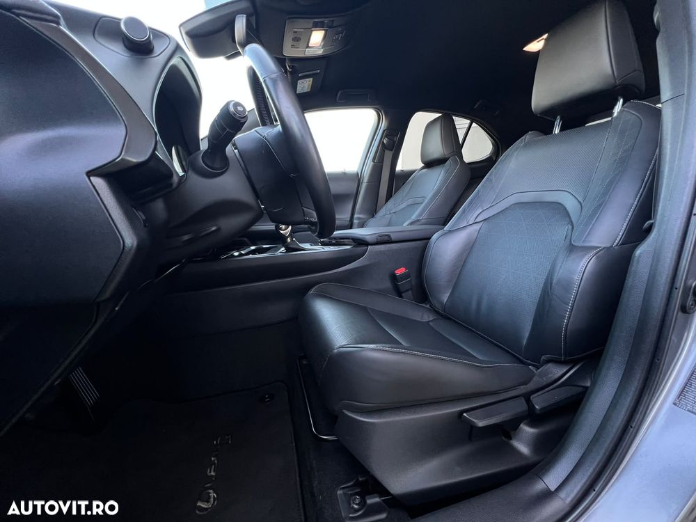 Lexus UX 250h (E-FOUR) Executive Line - 15