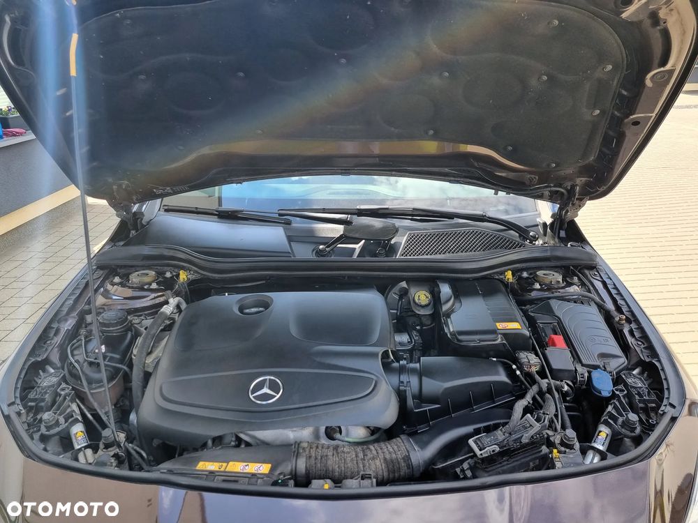 Mercedes-Benz CLA 180 AMG Line - 14
