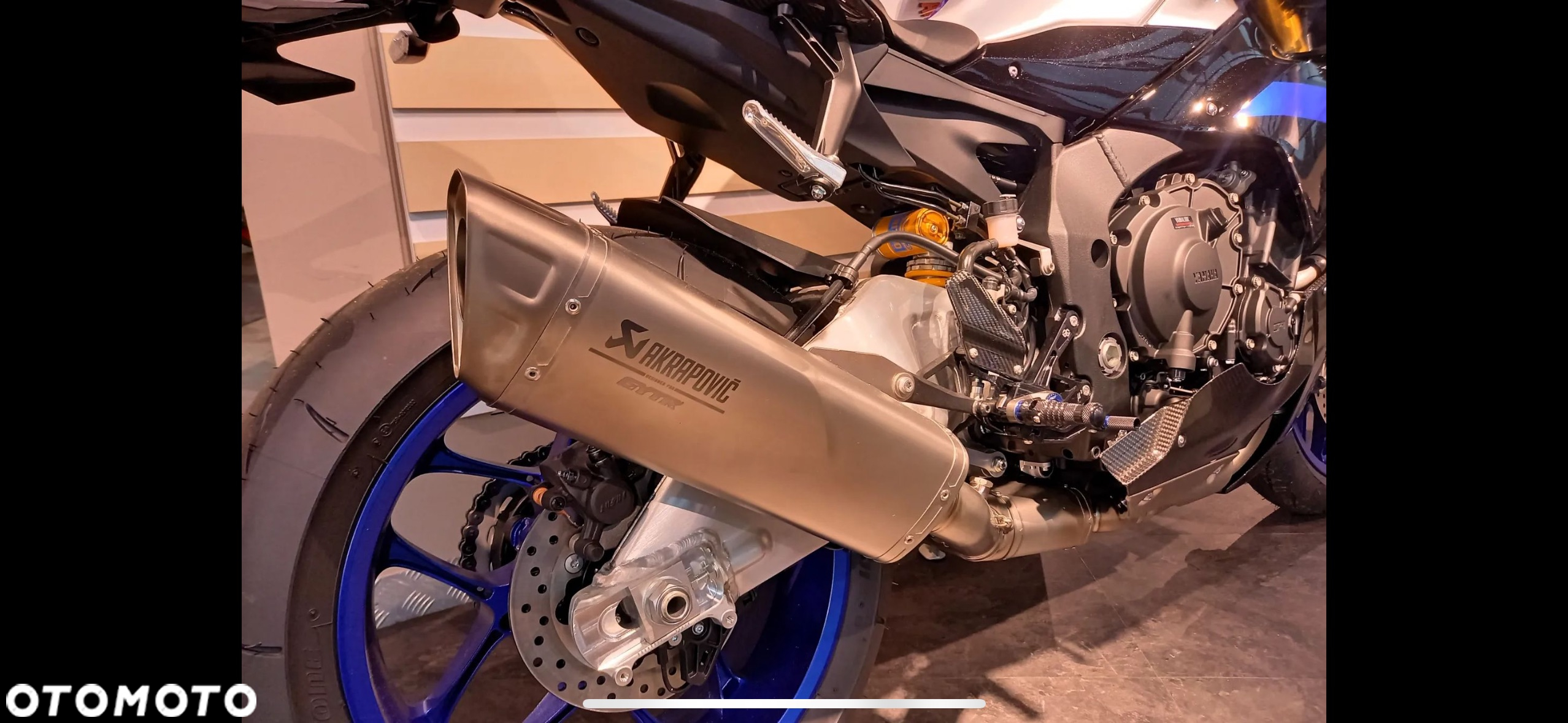 Yamaha R1 - 4