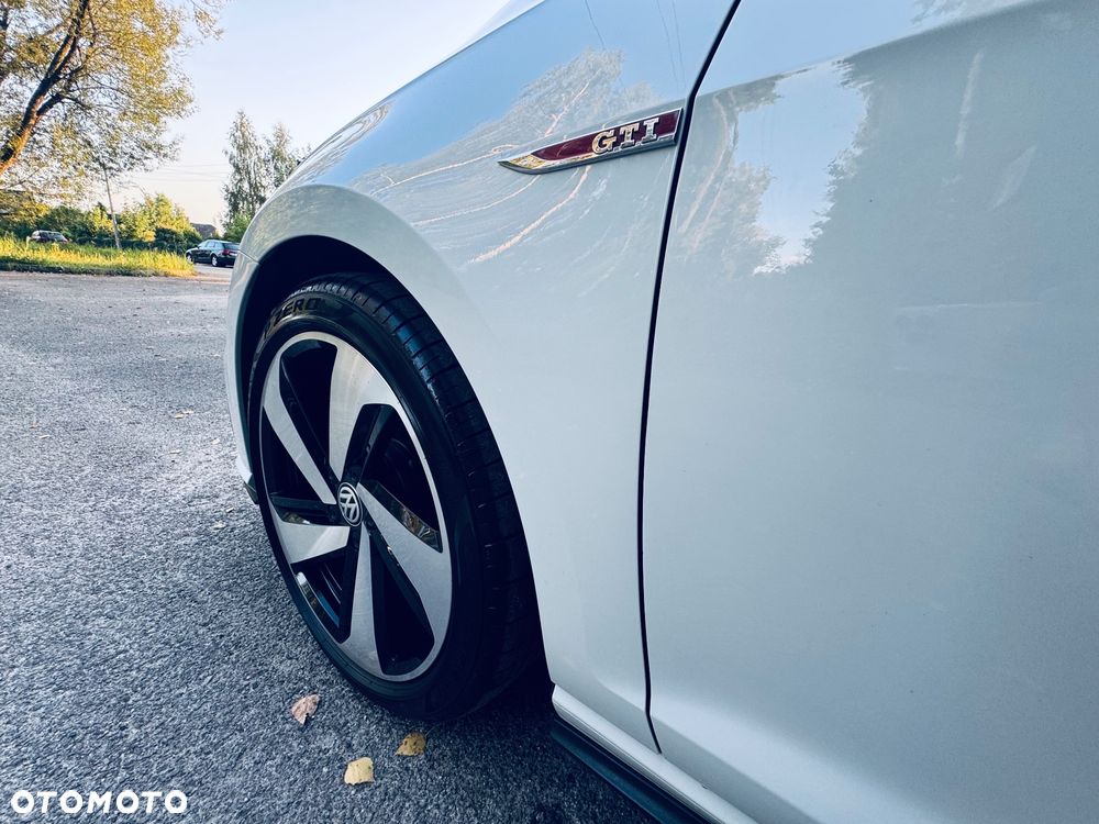 Volkswagen Golf GTI (BlueMotion Technology) - 11